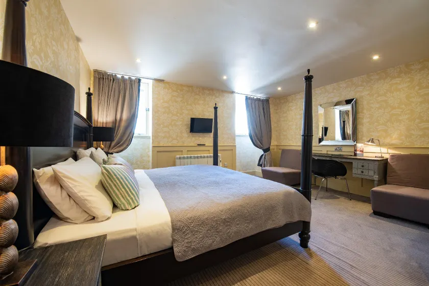 Grove House Hotel - Image 1