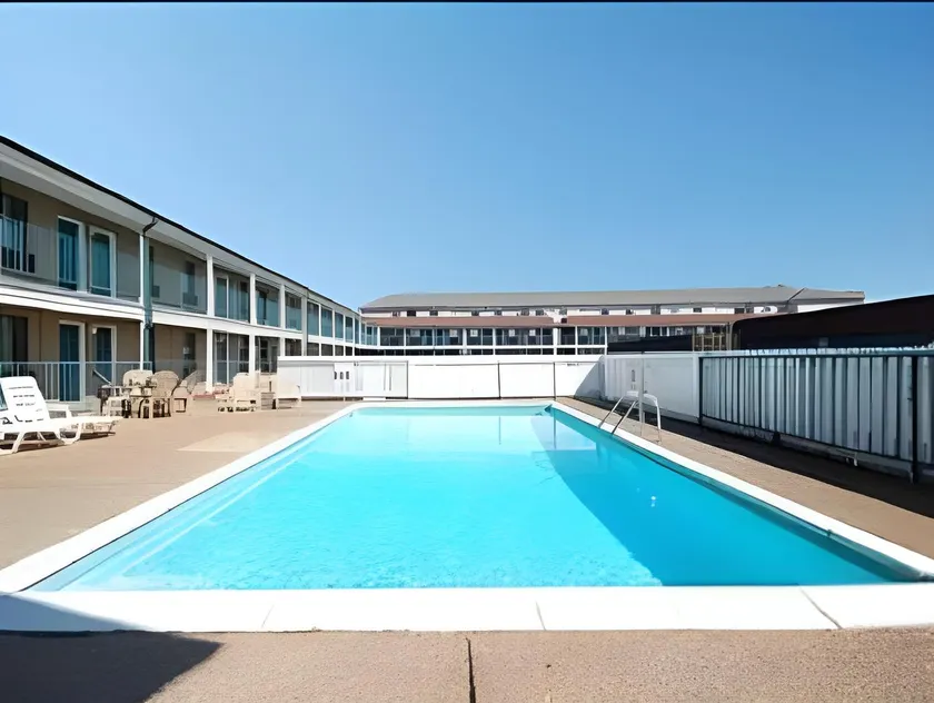Travel Inn Beaumont - Image 1