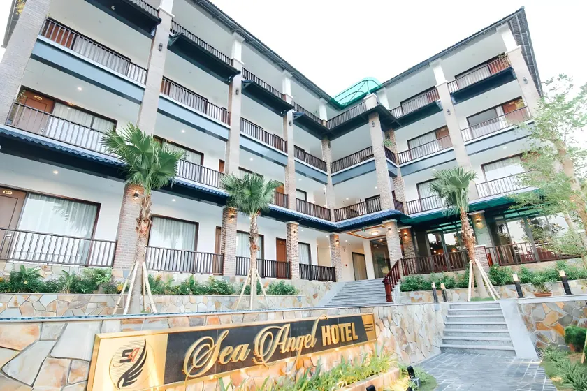 Sea Angel Hotel Halong - Image 1