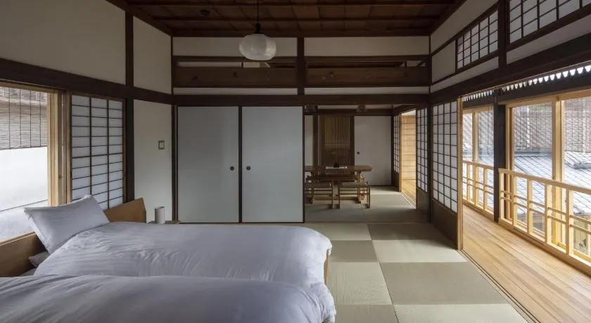 滔々 日本郷土玩具館 蔵の宿, T7 toutou Gangu - Image 1