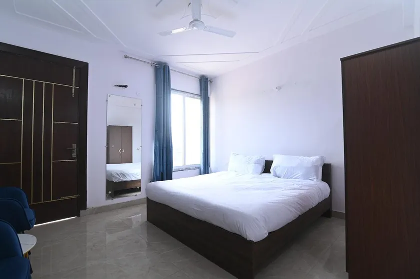 Luxurious 3 BHK in Chattarpur, New Delhi - Image 1