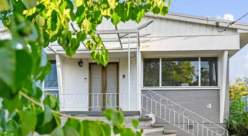 Seednest Spacious Family Home BBQ &Large Dining - Image 1