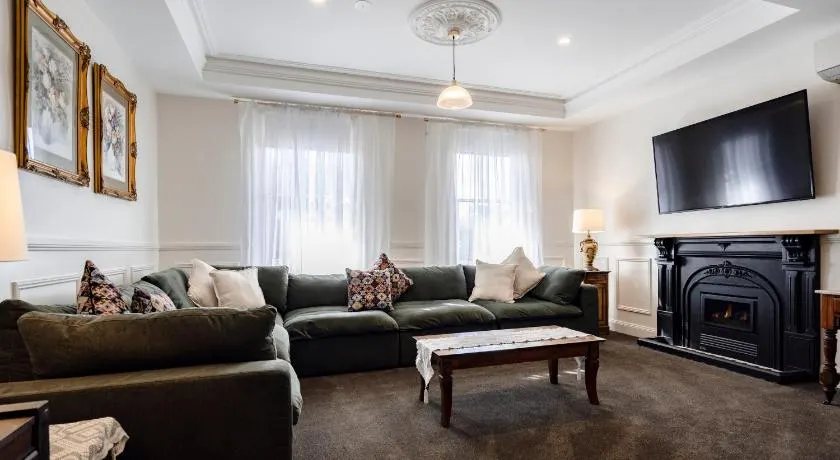 Seaview House - Image 1