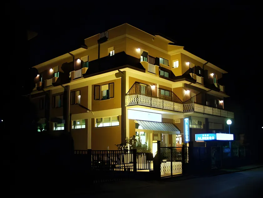 Hotel Paradiso - Image 1