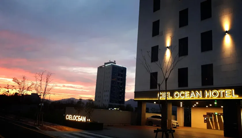 Busan Myeongji Ciel Ocean Hotel - Image 1