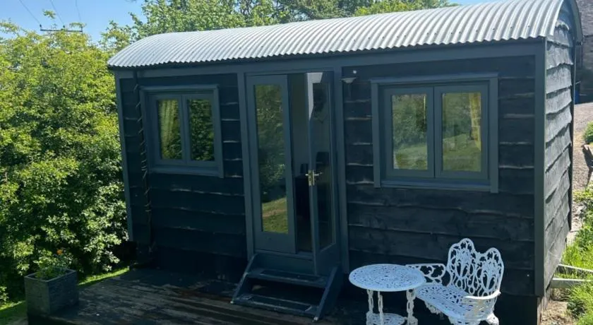 Rhodes To Serenity - Waterfall Shepherds Hut - Image 1