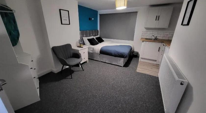 Premier Studios Nottingham - Tring Vale - Image 1