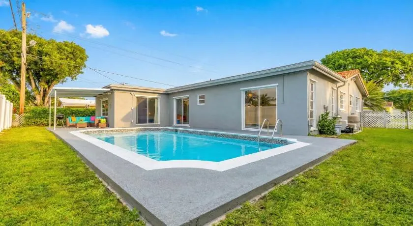 Private Pool Family Fun Fenced Backyard - Image 1
