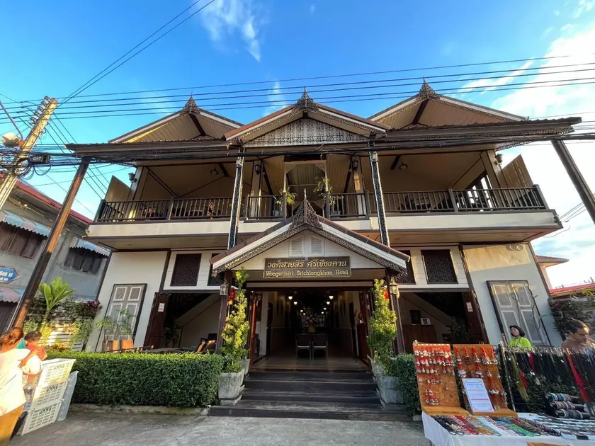 Wong Sai Siri Srichiangkhan Hotel - Image 1