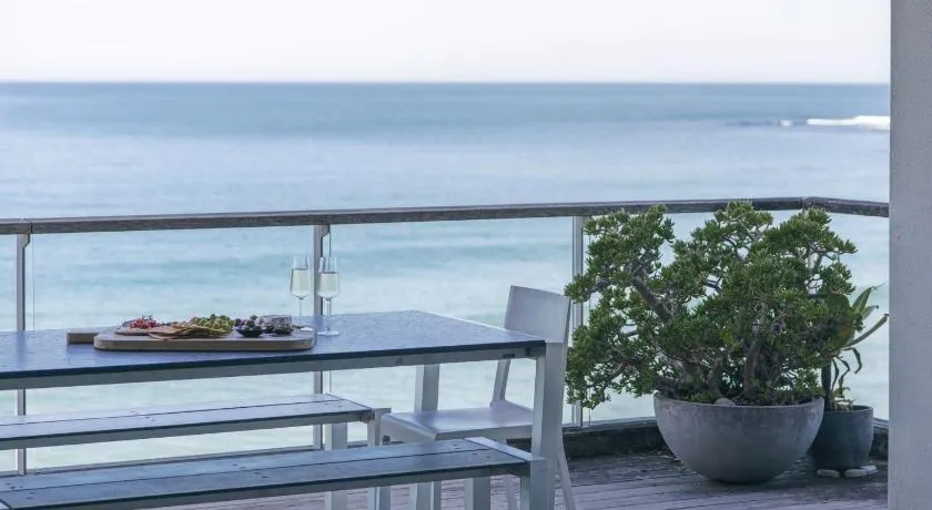 ON THE Rocks - Yamba's Ultimate Absolute Beachdirft Residence - Holiday Yamba - Image 1