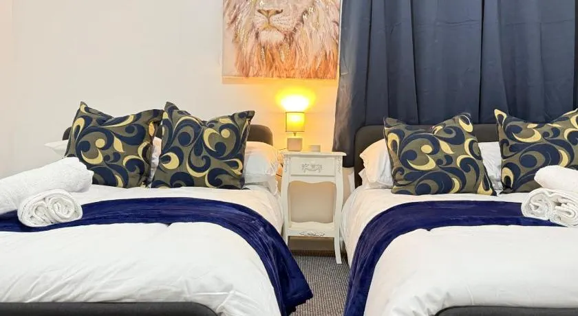 County House - 5 Bedroom Deluxe Apartment - Image 1