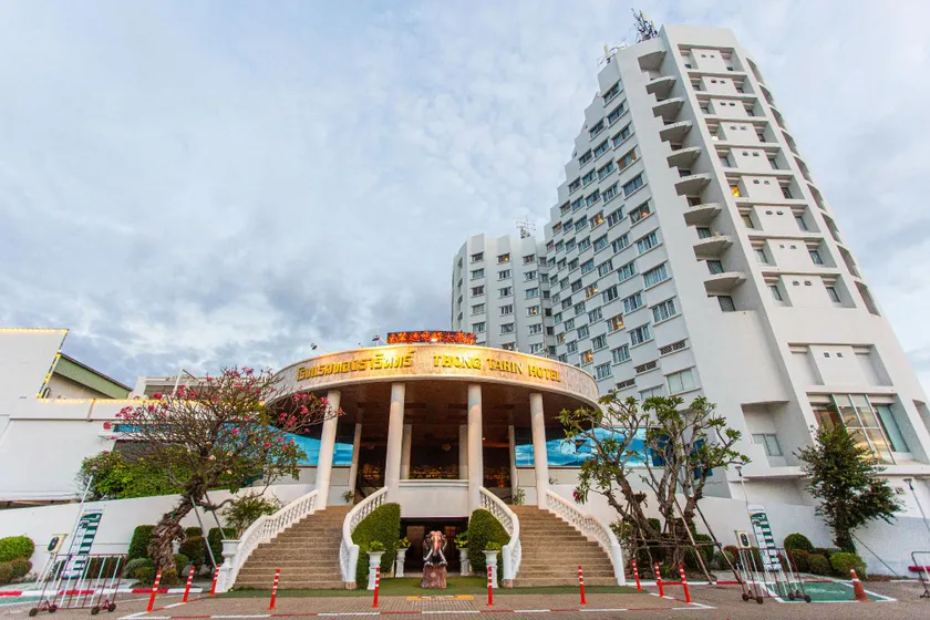 Thongtarin Hotel - Image 1