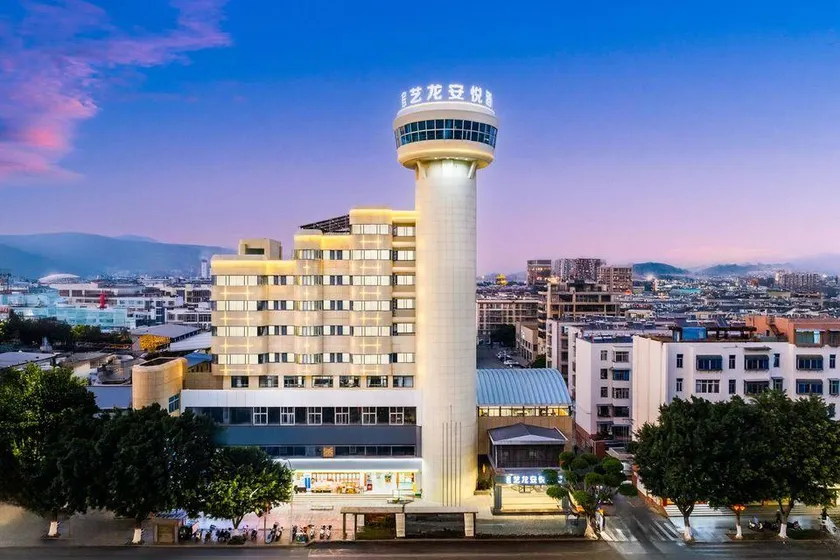 Yilong Anyue Hotel - Image 1