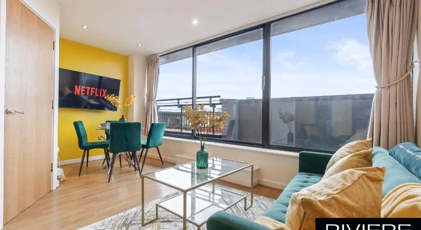 Luxe Penthouse-CityCentre-Parking-Balcony - Image 1