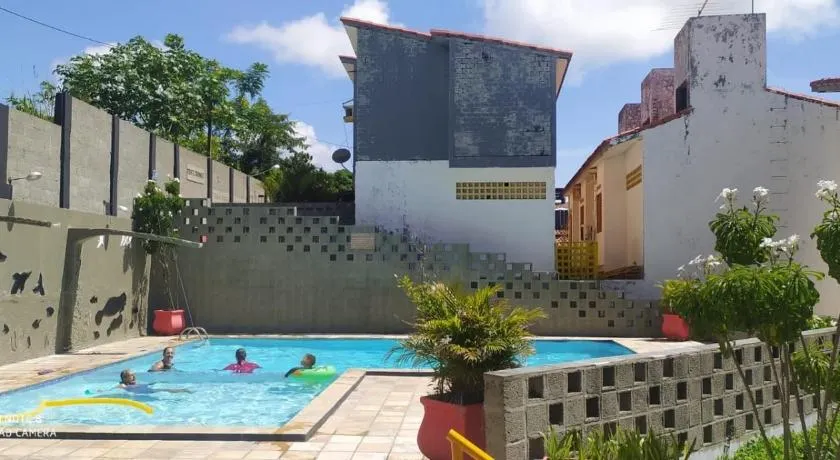 FLATS no Forte a 200m da praia, com 60 m2, 2 quartos com ar condicionado, cozinha completa, área de lazer, WIFI, piscinas, estacionamento, acomodam 8 pessoas, portaria 24H, ambiente familiar. - Image 1
