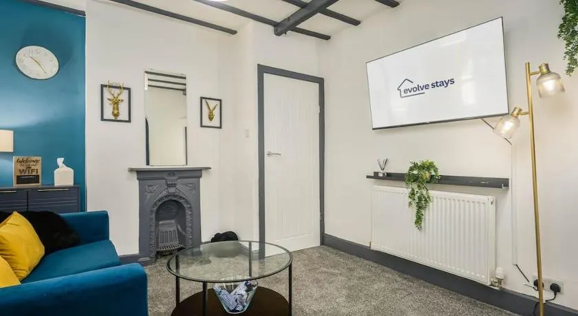 Stunning Cottage, Sleeps 7, Parking, Smart TV, Long Term Disc, Perfect For Contractors, Professionals, Families & Leisure - Image 1