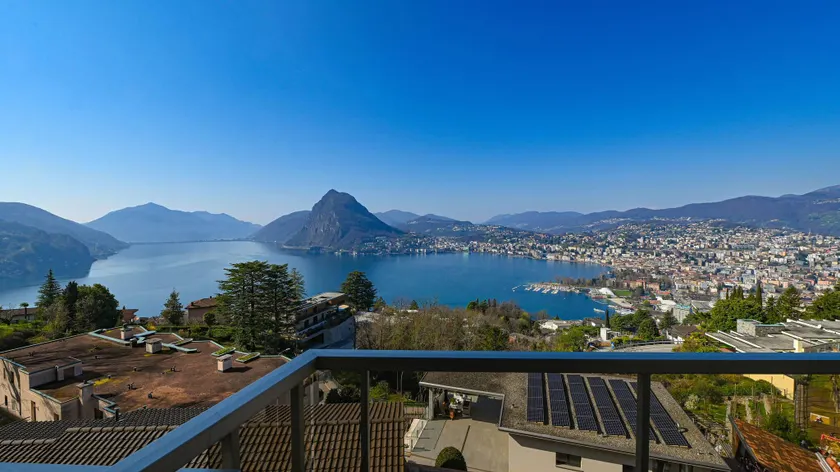 Luxurious two-bedroom flat with Luganos lake view - Image 1