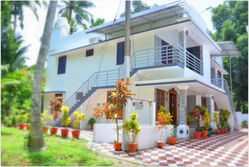 Bougainvillea Homestay - Deluxe Rooms - Image 1