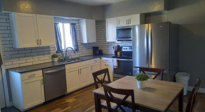 Downtown Bungalow- 2 bedroom - Image 1