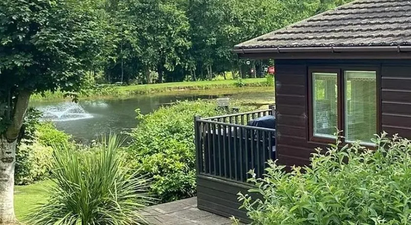 The Little lodge on the lake - Image 1