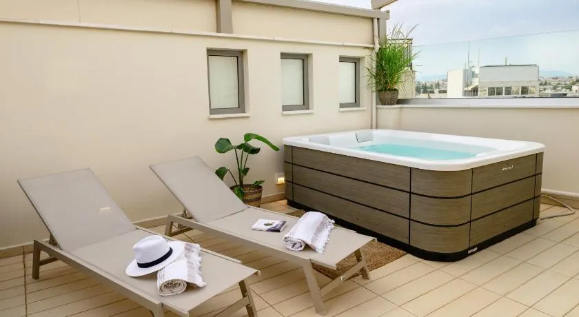 Sky Suite with View & Jacuzzi - Image 1