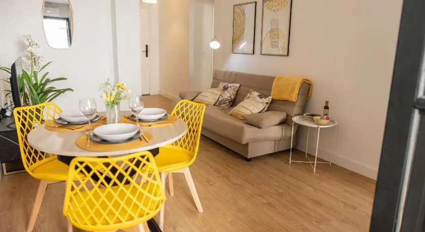 Céntrico y moderno apartamento, ideal parejas - Image 1
