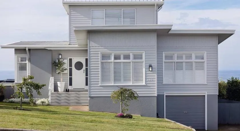 'The Light-House' Entire Home with Coastal Views - Image 1