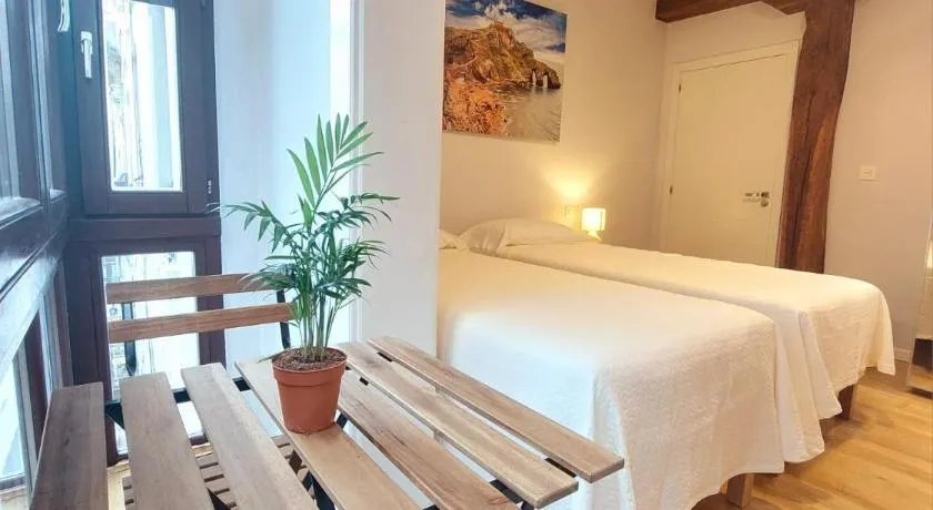 Habitación en apartamento con zonas comunes compartida HSJG - Image 1