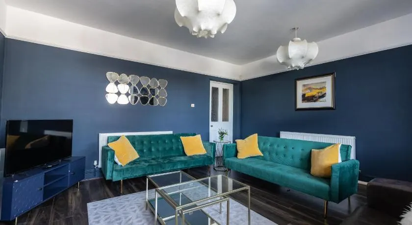 Boutique family apartment in celebrity village. - Image 1