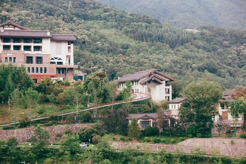Shennong Shenliao Homestay - Image 1
