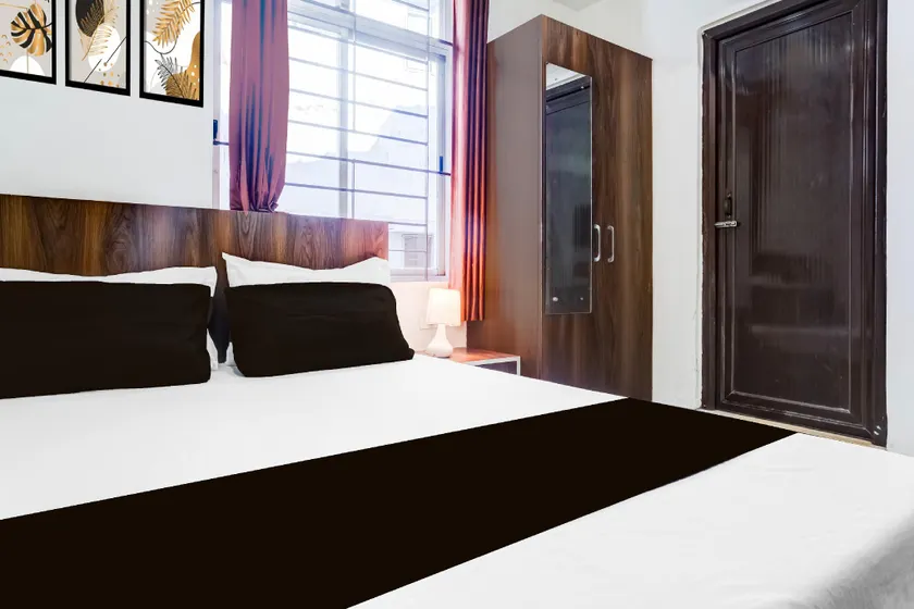 Super Collection O Sixmile Guwahati Formerly Hotel Gangotri - Image 1