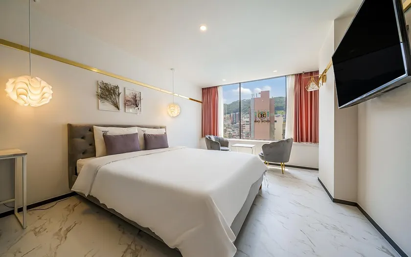 Brown-Dot Hotel Songdo - Image 1
