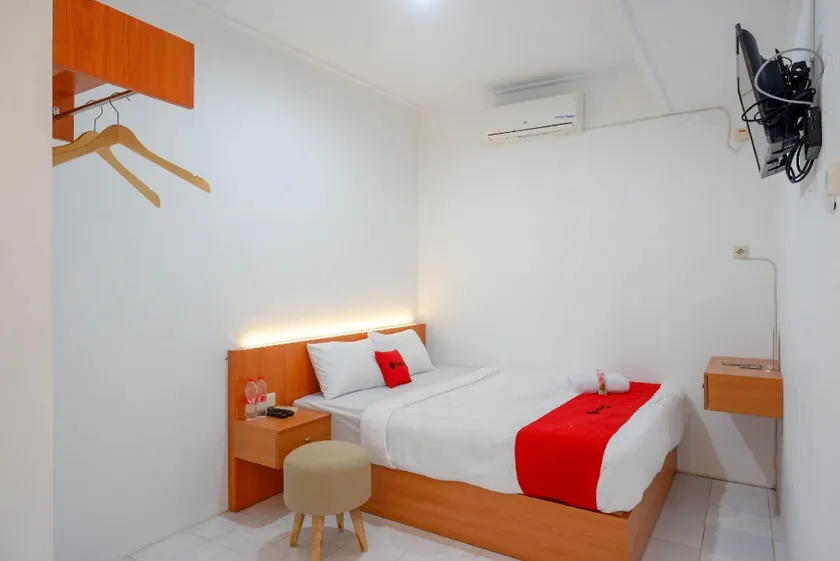 RedDoorz near GOR UNY - Image 1