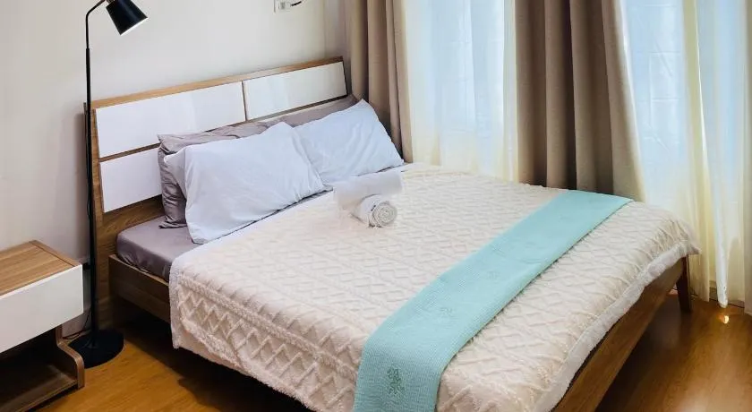 1 Bedroom Condo near US Embassy and St Lukes Medical Clinic - Image 1