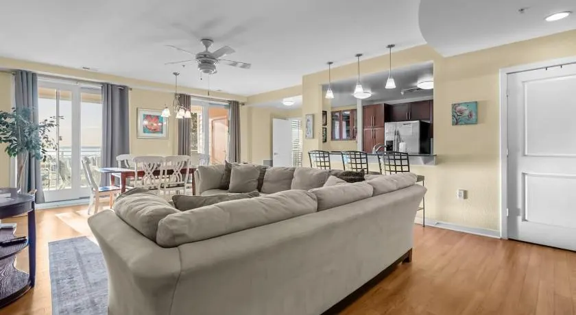 New! Island Breeze/3Bd/Oceanfront/ Beach/Pool/Gym - Image 1