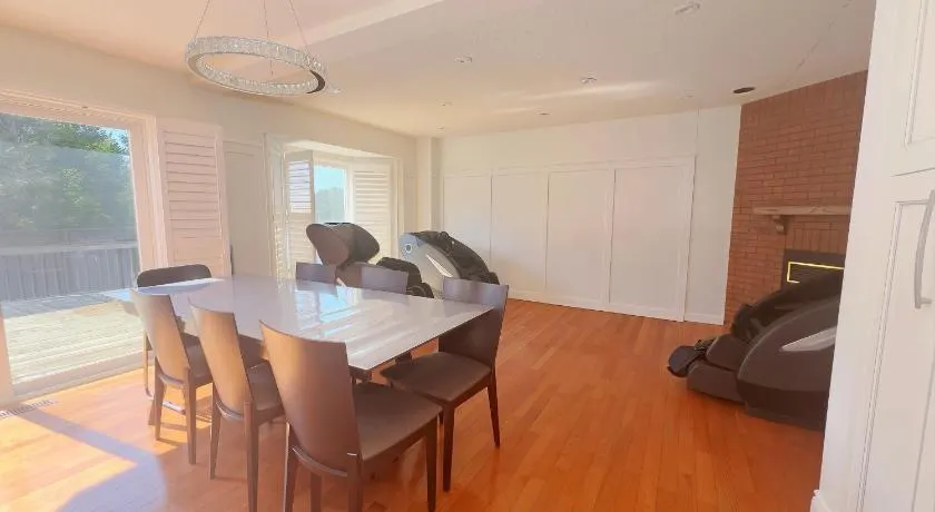 Modern Oasis Mississauga - Near Airport - Image 1