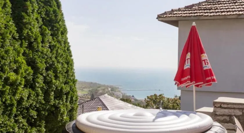 Balchik Sea View Escape 5BR Luxury with Hot Tub & Free Parking - Image 1