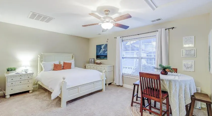 Southern Charm Studio - Image 1