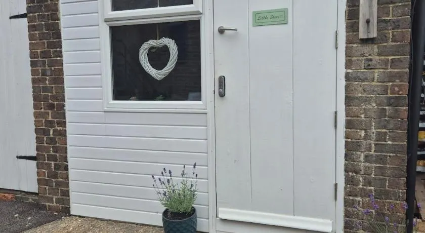 'Little Star' accommodation - Image 1