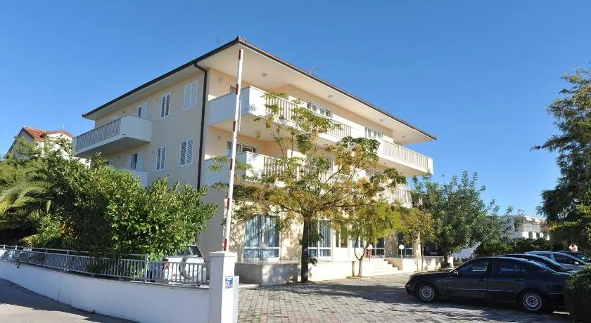 Apartments and rooms with parking space Trogir - 22531 - Image 1