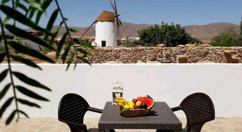 Encantadora casita con molino y piscina - Image 1