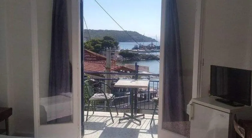 Ammoudia Rooms - Image 1
