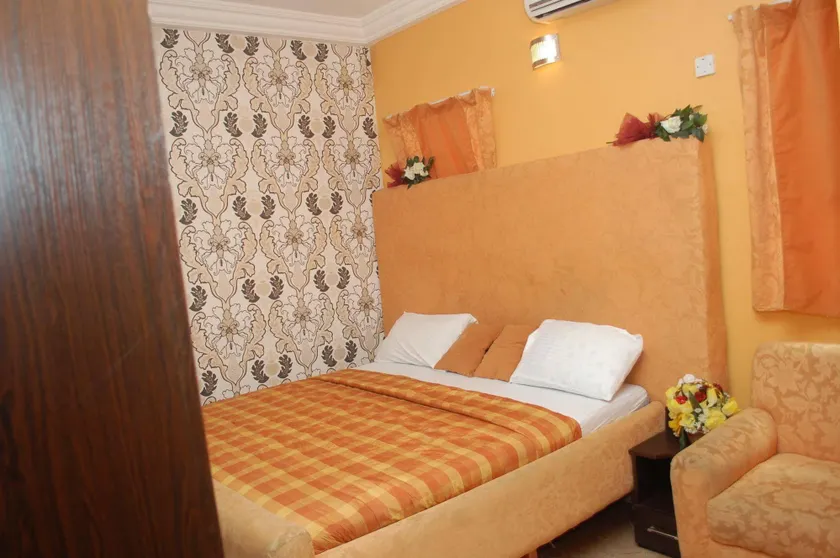 Dcove Hotel & Suites - Image 1
