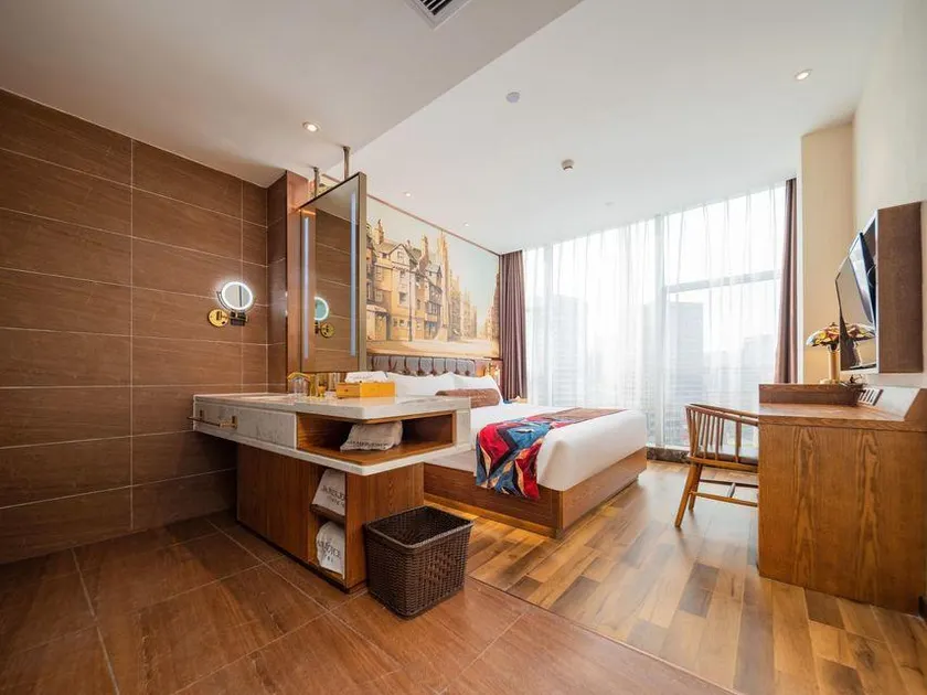 James Joyce Coffetel·Chengdu Panda Base Longtan Shuixiang - Image 1