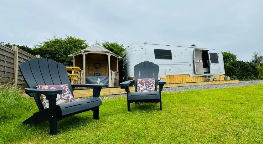 WildView Cosy Glamping with Outdoor Bath and stunning scenery - Image 1