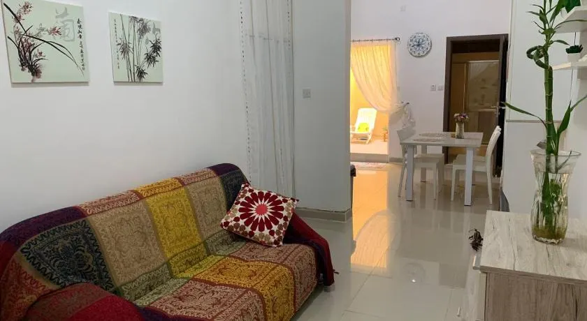 A lovely ground floor apartment, 15 minutes by car from the airport and 2 minutes walk to the beach. - Image 1