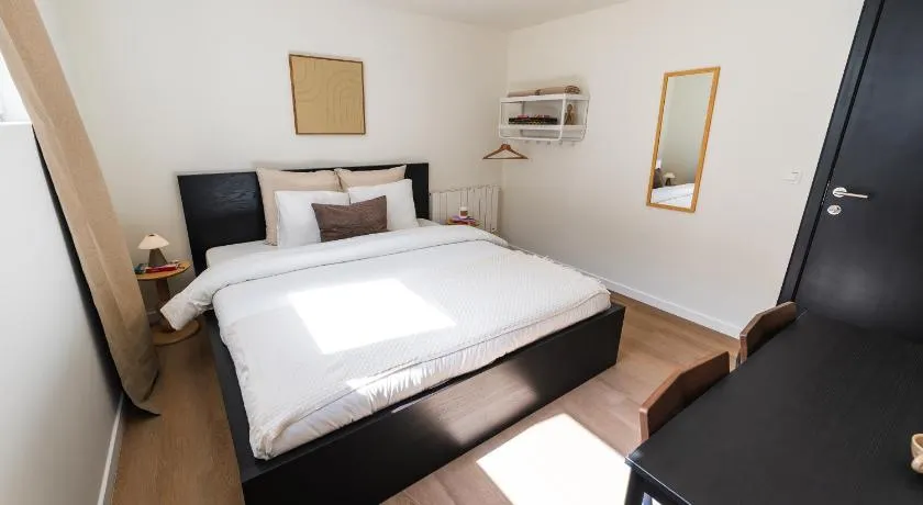 Private Rooms in Shared 7BR Aprt, with WiFi near City Center - Image 1