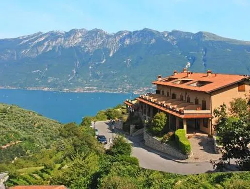 Hotel Garnì Al Poggio - Image 1