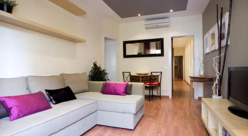 Avinguda Gaudi Apartment - Image 1
