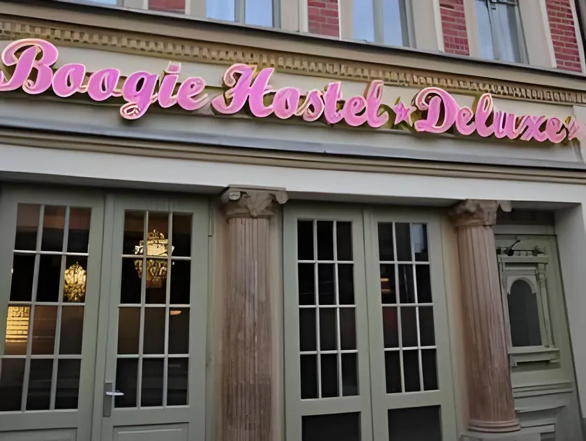 Boogie Deluxe Old Town - Image 1